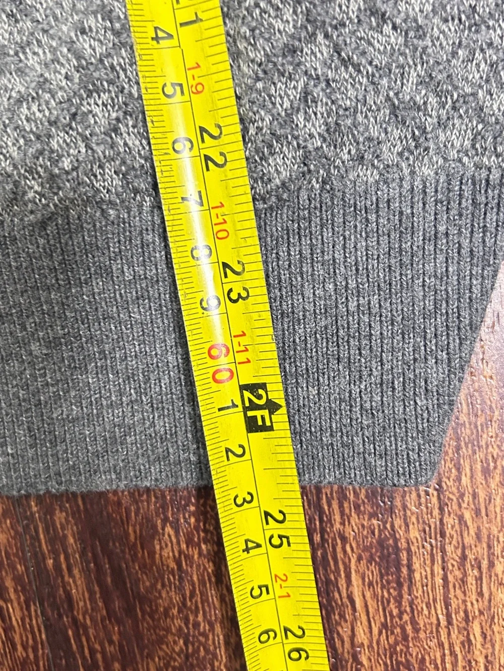 Van Heusen Men’s Gray Geometric V-Neck Sweater Size L